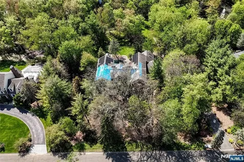 962 Arapaho Trail Franklin Lakes NJ 07417
