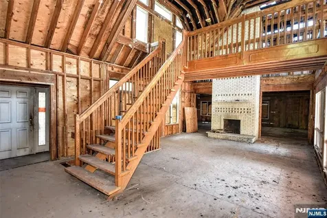 962 Arapaho Trail Franklin Lakes NJ 07417