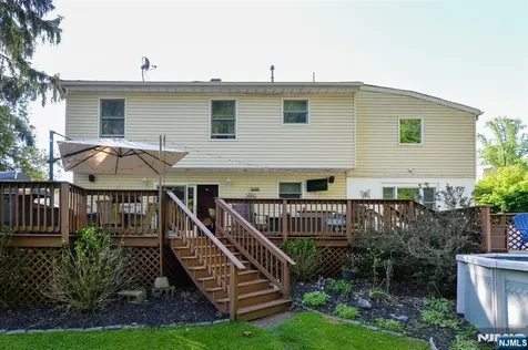 65 Clover Court New Milford NJ 07646