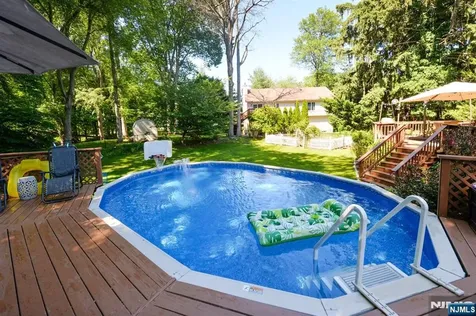 65 Clover Court New Milford NJ 07646