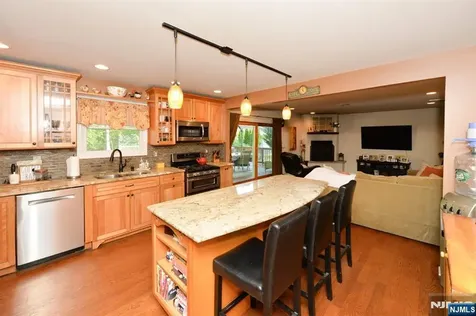 65 Clover Court New Milford NJ 07646