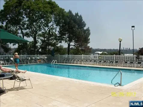 1055 River Edgewater NJ 07020