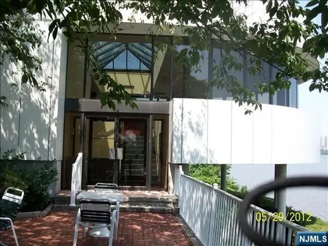 1055 River Edgewater NJ 07020