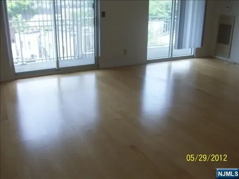1055 River Edgewater NJ 07020