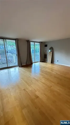 1055 River Edgewater NJ 07020