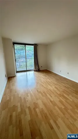 1055 River Edgewater NJ 07020