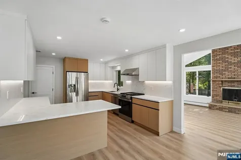 11 Raymond Street Englewood Cliffs NJ 07632