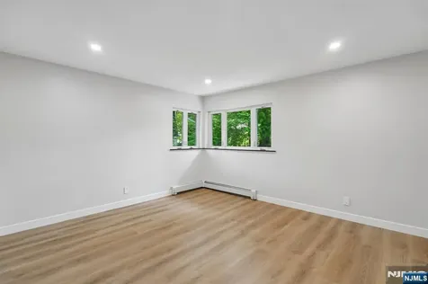 11 Raymond Street Englewood Cliffs NJ 07632