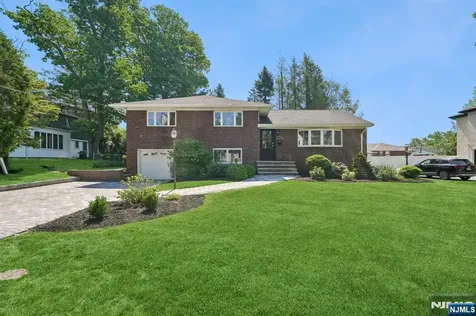 11 Raymond Street Englewood Cliffs NJ 07632