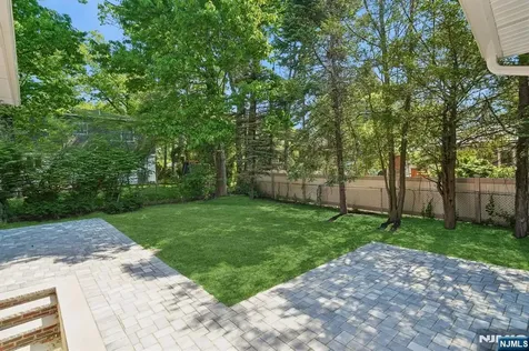 11 Raymond Street Englewood Cliffs NJ 07632