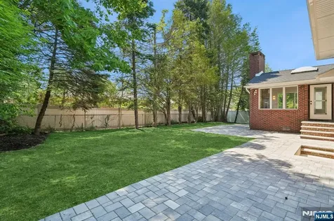 11 Raymond Street Englewood Cliffs NJ 07632