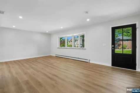 11 Raymond Street Englewood Cliffs NJ 07632