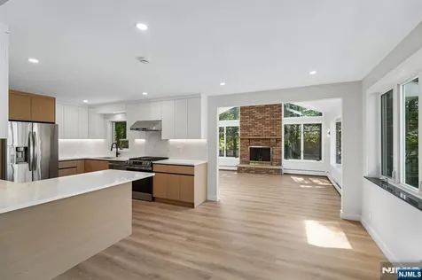 11 Raymond Street Englewood Cliffs NJ 07632