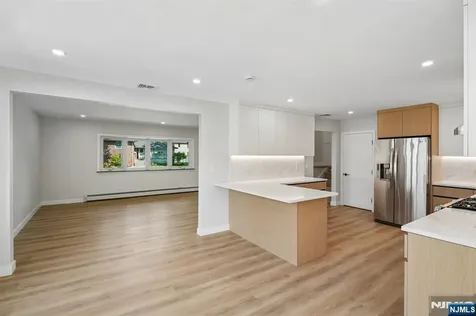 11 Raymond Street Englewood Cliffs NJ 07632