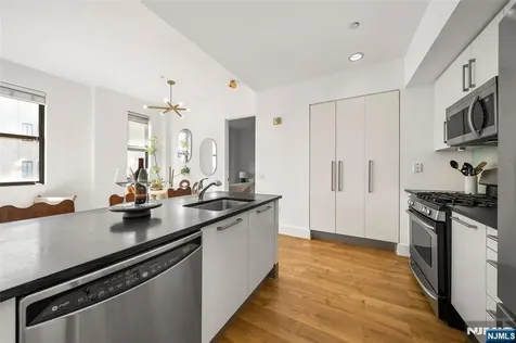 4 Beacon Way Jersey City NJ 07304