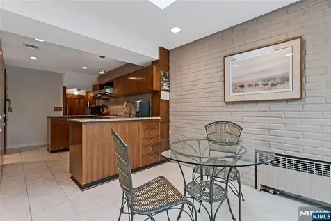 593 Ridgeland Terrace Englewood NJ 07631