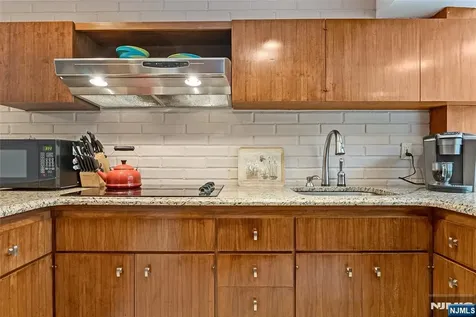 593 Ridgeland Terrace Englewood NJ 07631