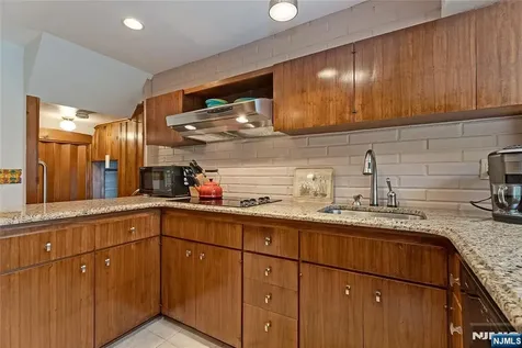 593 Ridgeland Terrace Englewood NJ 07631