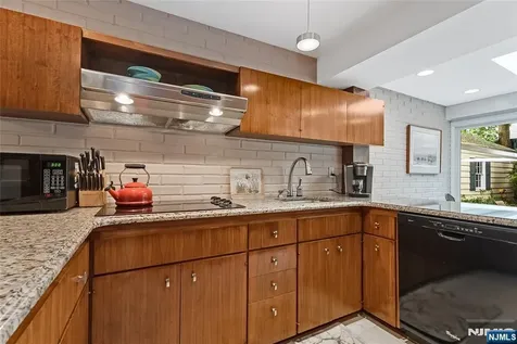 593 Ridgeland Terrace Englewood NJ 07631