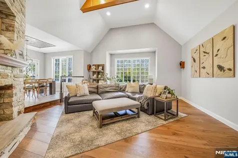 9 Pennbrook Court Montville Township NJ 07005