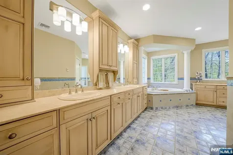 9 Pennbrook Court Montville Township NJ 07005