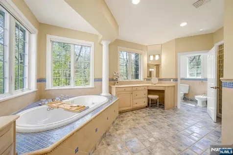 9 Pennbrook Court Montville Township NJ 07005