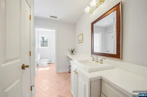 9 Pennbrook Court Montville Township NJ 07005