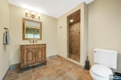 9 Pennbrook Court Montville Township NJ 07005
