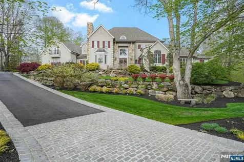 9 Pennbrook Court Montville Township NJ 07005