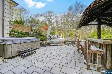 9 Pennbrook Court Montville Township NJ 07005