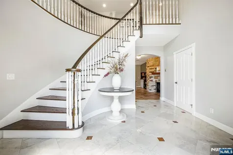 9 Pennbrook Court Montville Township NJ 07005