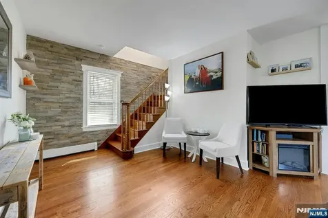 172 Yawpo Oakland NJ 07436