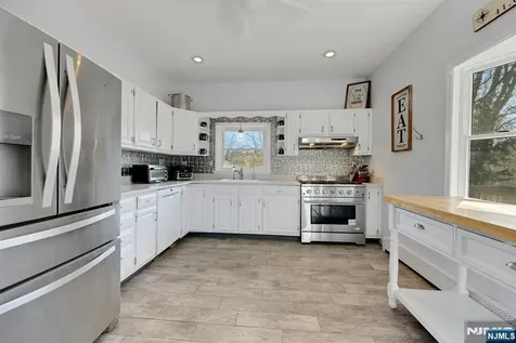 172 Yawpo Oakland NJ 07436