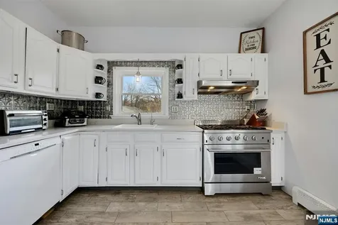 172 Yawpo Oakland NJ 07436