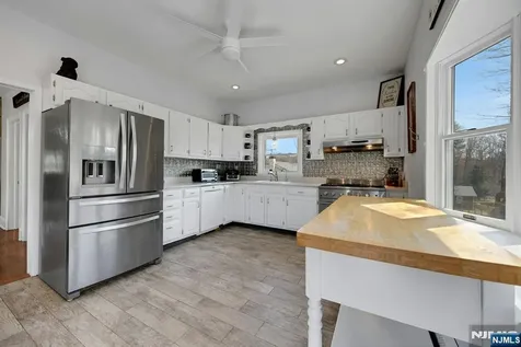 172 Yawpo Oakland NJ 07436