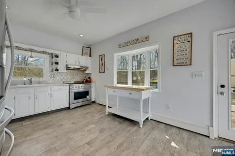172 Yawpo Oakland NJ 07436