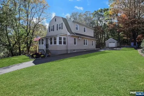 172 Yawpo Oakland NJ 07436