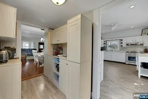 172 Yawpo Oakland NJ 07436