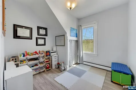 172 Yawpo Oakland NJ 07436
