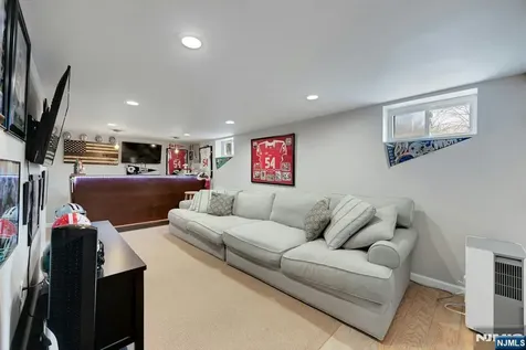 172 Yawpo Oakland NJ 07436