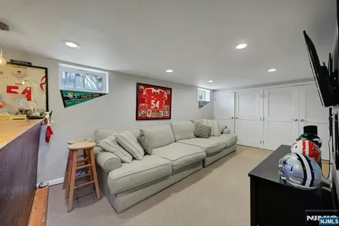 172 Yawpo Oakland NJ 07436