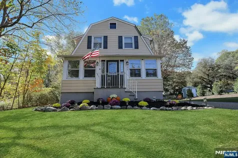 172 Yawpo Oakland NJ 07436