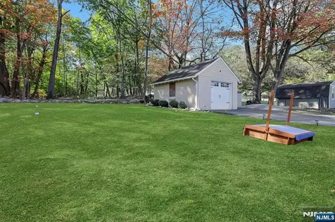 172 Yawpo Oakland NJ 07436