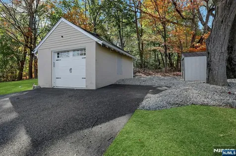 172 Yawpo Oakland NJ 07436