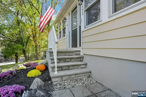 172 Yawpo Oakland NJ 07436