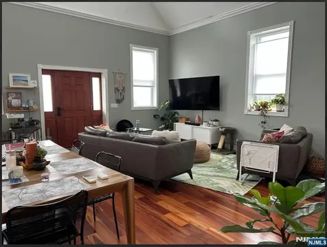 25 James Street Lodi NJ 07644