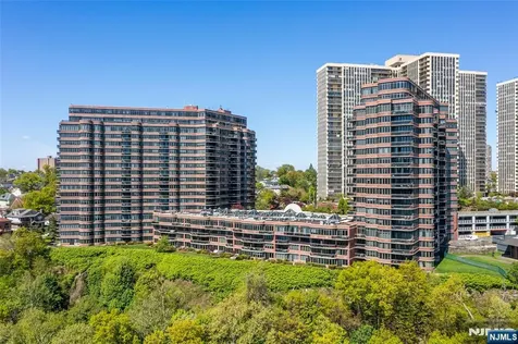 100 Carlyle Drive Cliffside Park NJ 07010