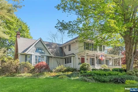 11 Lower Cross Road Saddle River NJ 07458