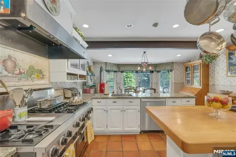 11 Lower Cross Road Saddle River NJ 07458