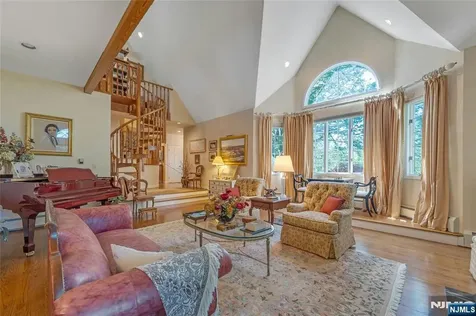 11 Lower Cross Road Saddle River NJ 07458